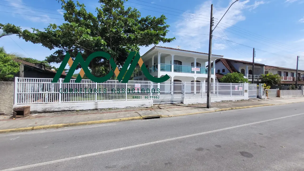 Foto 2 de Casa com 5 quartos à venda, 319m2 em Itapoa - SC