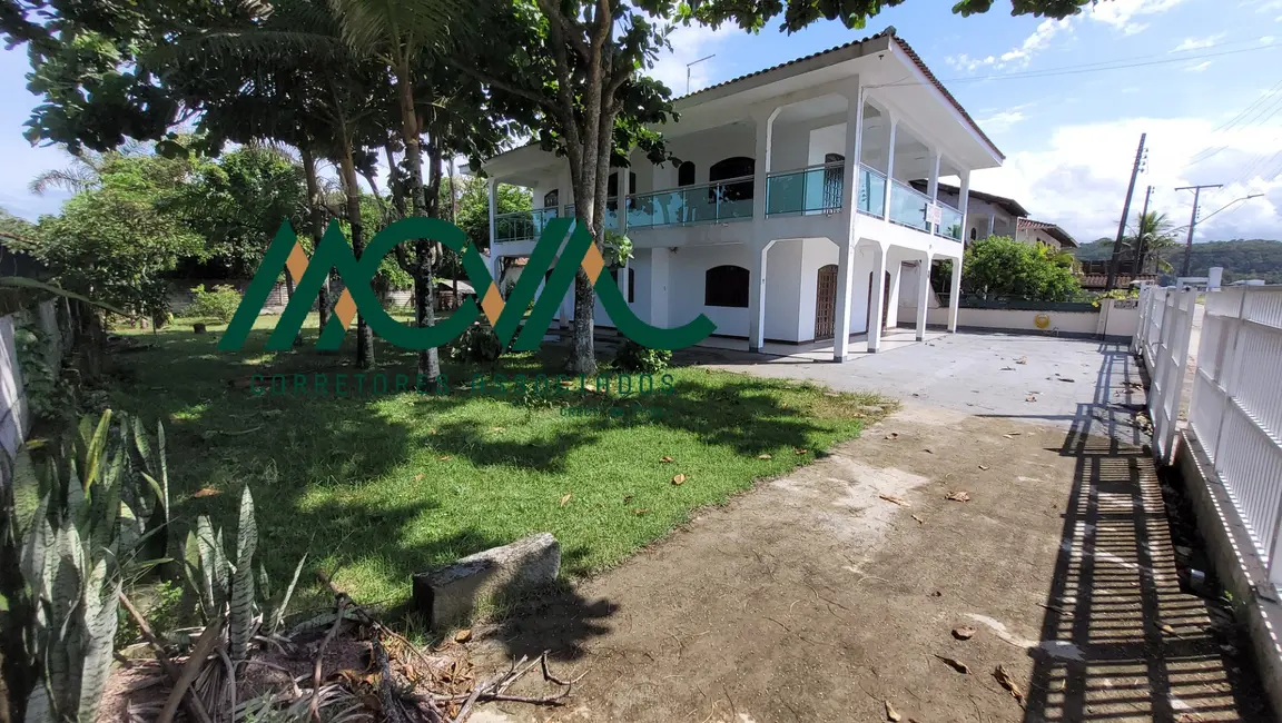 Casa com 5 quartos à venda, 319m2 em Itapoa - SC - imagem 4 Foto 4 de Casa com 5 quartos à venda, 319m2 em Itapoa - SC