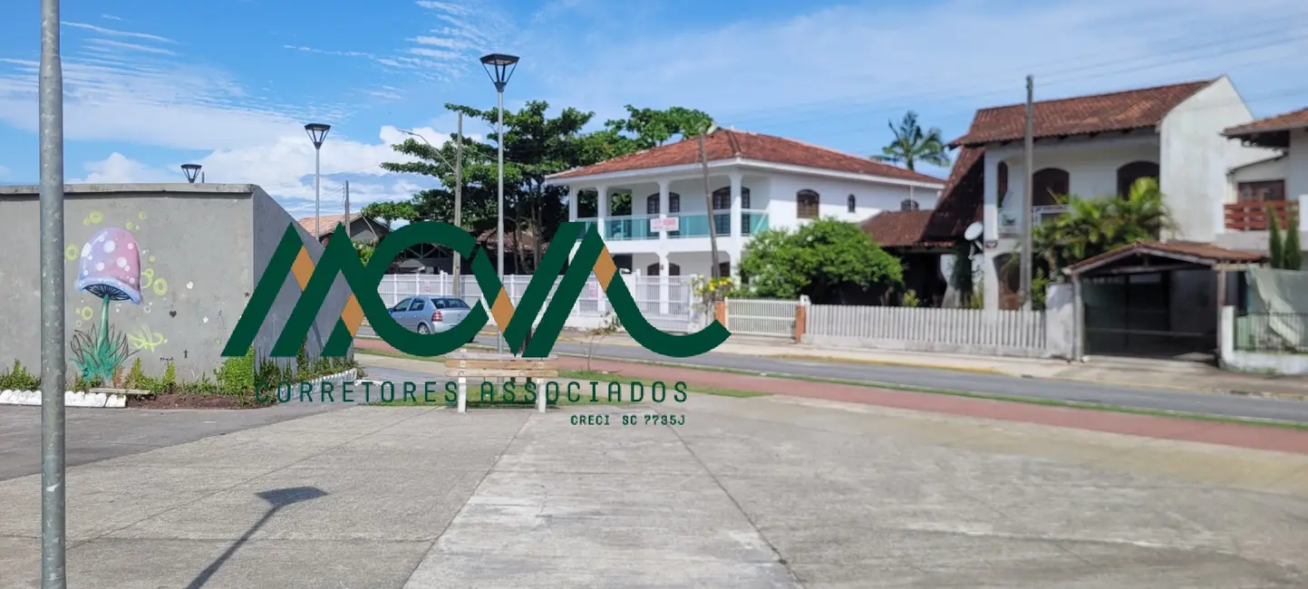 Foto 3 de Casa com 5 quartos à venda, 319m2 em Itapoa - SC