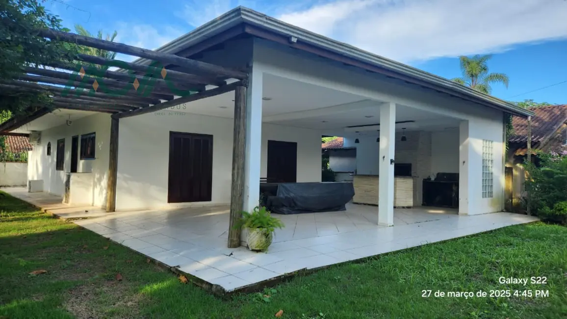 Foto 3 de Casa com 4 quartos para alugar, 100m2 em Itapoa - SC