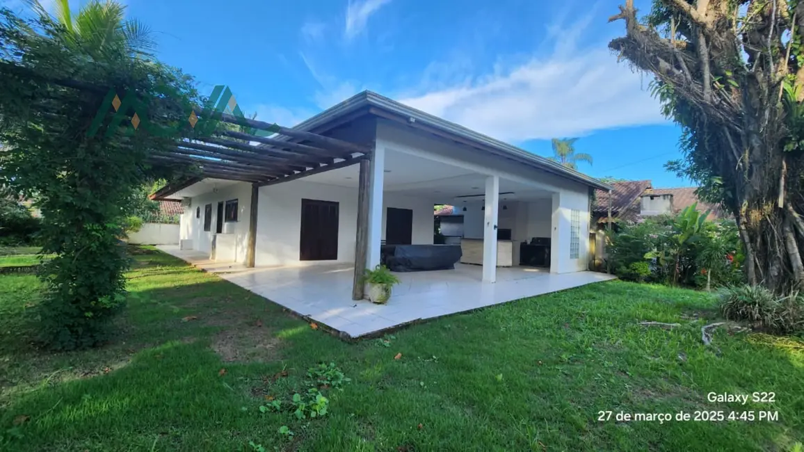 Foto 1 de Casa com 4 quartos para alugar, 100m2 em Itapoa - SC