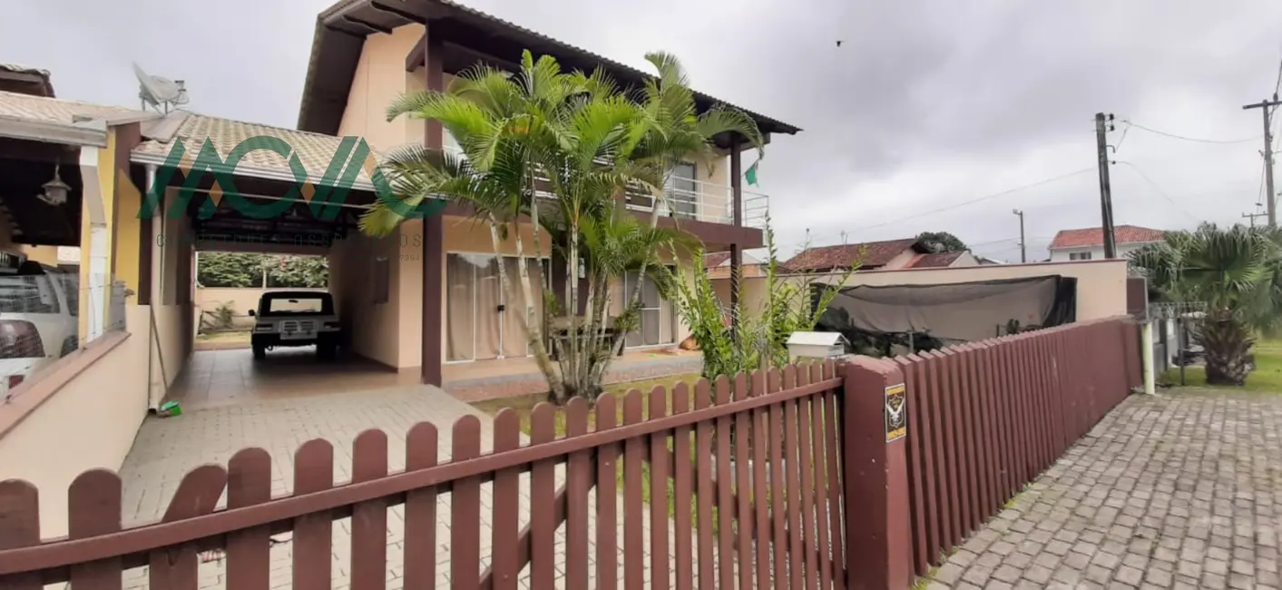 Foto 2 de Casa com 3 quartos para alugar, 155m2 em Itapoa - SC