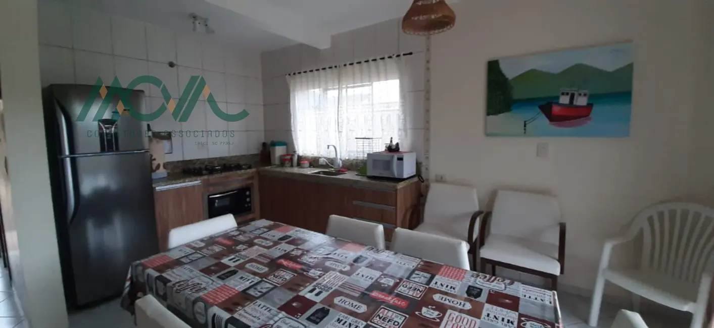 Foto 3 de Casa com 3 quartos para alugar, 155m2 em Itapoa - SC