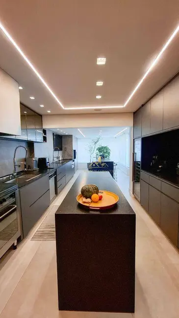 Apartamento com 4 quartos à venda, 250m2 em São Paulo - SP - imagem 3 Foto 3 de Apartamento com 4 quartos à venda, 250m2 em São Paulo - SP