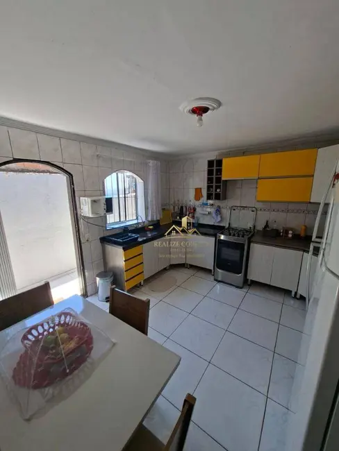 Foto 2 de Sobrado com 3 quartos à venda, 250m2 em Vila ABC, São Paulo - SP