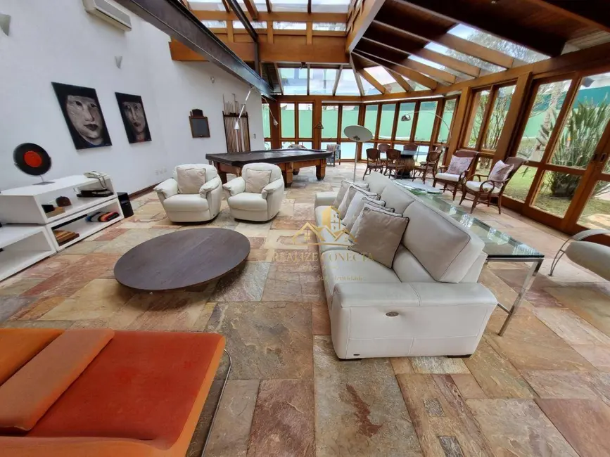 Casa com 5 quartos à venda, 2100m2 em Acapulco, Guaruja - SP - imagem 3 Foto 3 de Casa com 5 quartos à venda, 2100m2 em Acapulco, Guaruja - SP