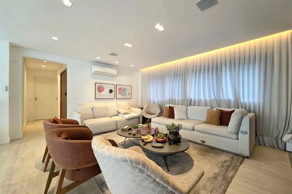Apartamento com 3 quartos à venda, 158m2 em Moema, São Paulo - SP - imagem 8 Foto 8 de Apartamento com 3 quartos à venda, 158m2 em Moema, São Paulo - SP