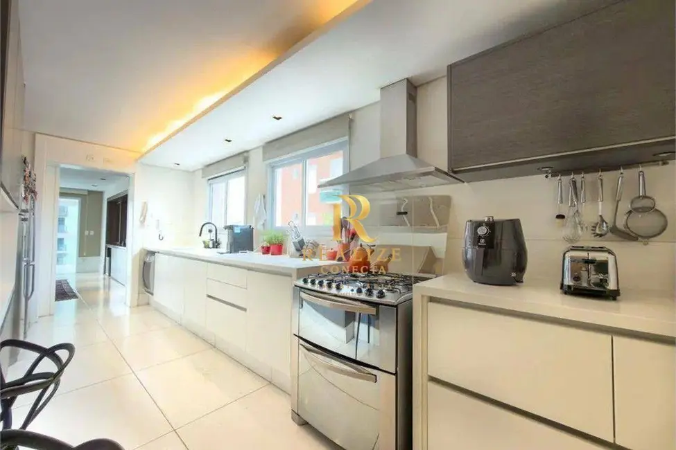 Foto 9 de Apartamento com 4 quartos à venda, 214m2 em São Paulo - SP