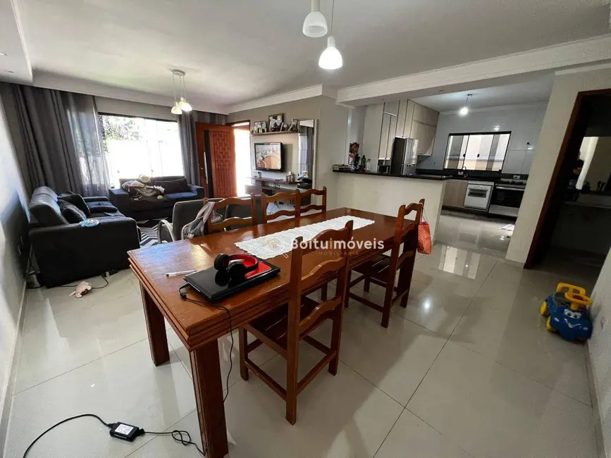 Foto 1 de Casa com 3 quartos à venda, 250m2 em Boituva - SP