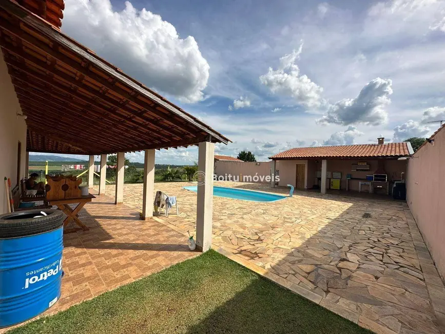 Foto 2 de Chácara com 3 quartos à venda, 1100m2 em Tatui - SP