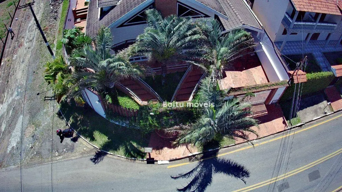 Foto 2 de Casa com 3 quartos à venda, 647m2 em Colina Verde, Tatui - SP