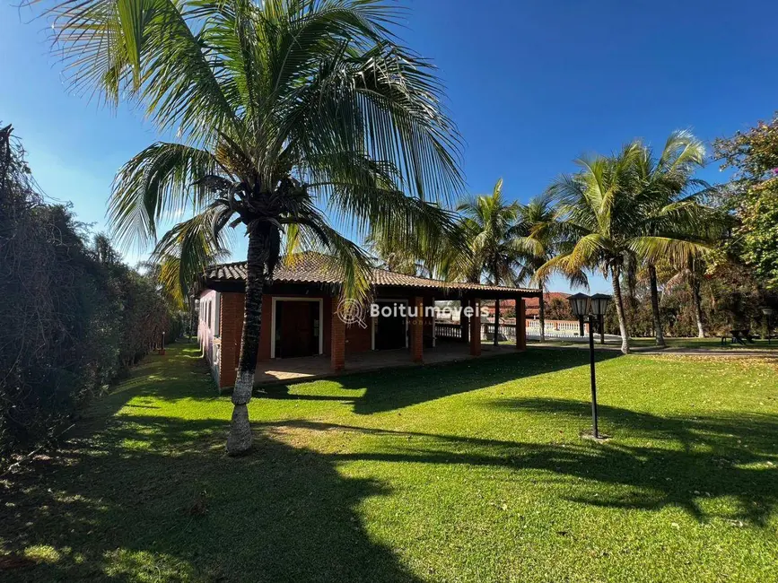 Chácara com 3 quartos à venda, 2000m2 em Porto Feliz - SP - imagem 4 Foto 4 de Chácara com 3 quartos à venda, 2000m2 em Porto Feliz - SP