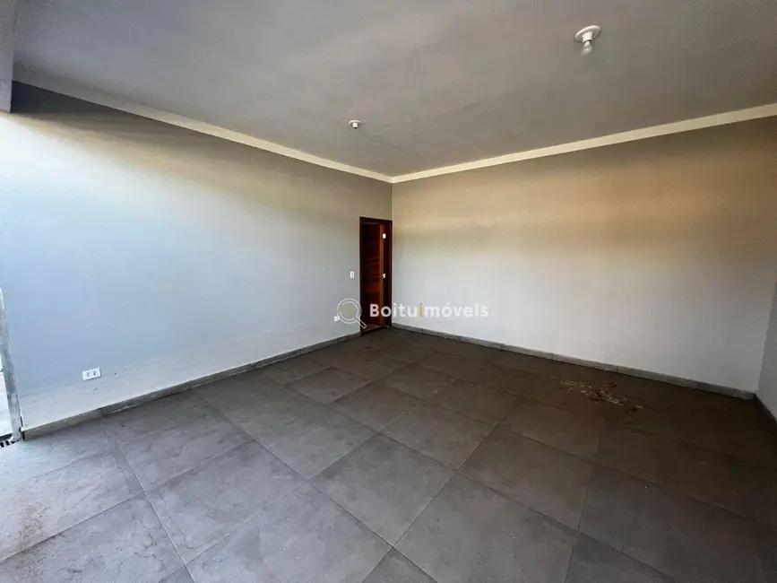 Foto 2 de Casa com 2 quartos à venda, 200m2 em Boituva - SP
