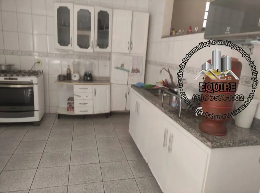 Foto 6 de Casa com 4 quartos à venda, 198m2 em São João Batista, Santa Luzia - MG