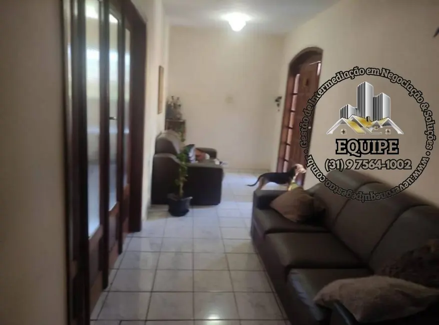 Foto 2 de Casa com 4 quartos à venda, 198m2 em São João Batista, Santa Luzia - MG