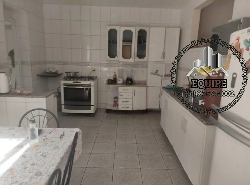 Foto 5 de Casa com 4 quartos à venda, 198m2 em São João Batista, Santa Luzia - MG