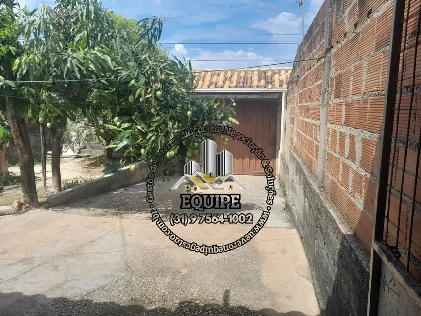 Foto 1 de Casa com 2 quartos à venda, 140m2 em Taquaracu De Minas - MG