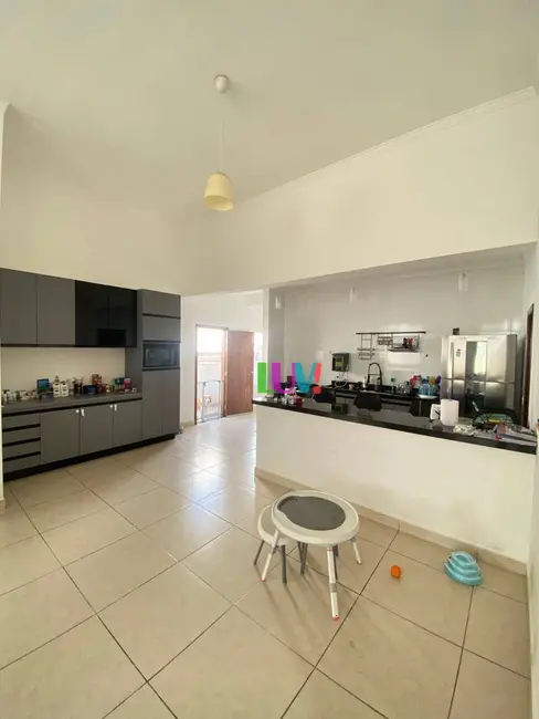 Foto 3 de Casa de Condomínio com 3 quartos à venda, 300m2 em Parque das Laranjeiras, Itatiba - SP