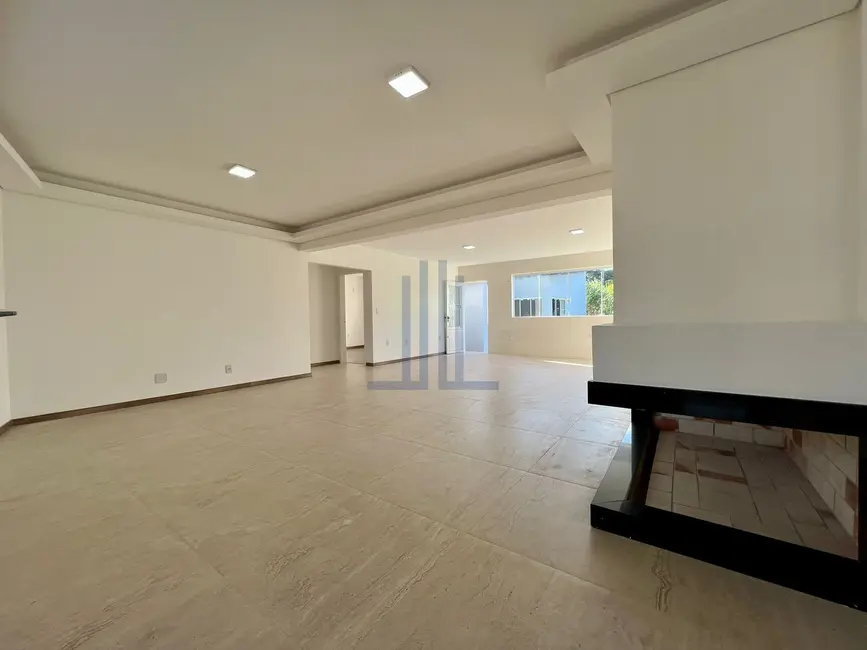 Casa com 3 quartos à venda, 216m2 em São José, Santa Maria - RS - imagem 4 Foto 4 de Casa com 3 quartos à venda, 216m2 em São José, Santa Maria - RS