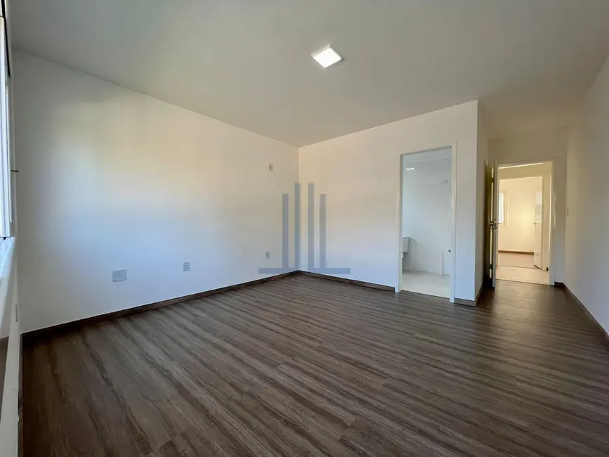 Casa com 3 quartos à venda, 216m2 em São José, Santa Maria - RS - imagem 8 Foto 8 de Casa com 3 quartos à venda, 216m2 em São José, Santa Maria - RS