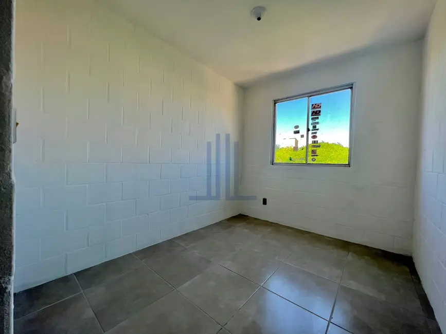 Foto 3 de Apartamento com 2 quartos à venda, 44m2 em Urlândia, Santa Maria - RS