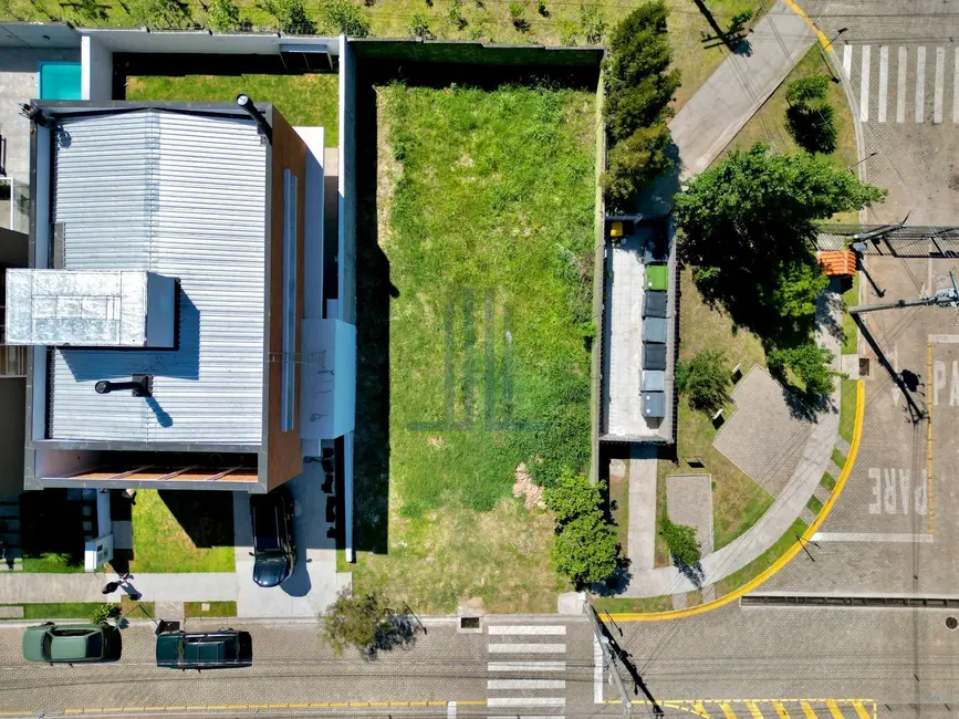 Foto 2 de Terreno / Lote à venda, 300m2 em Tomazetti, Santa Maria - RS