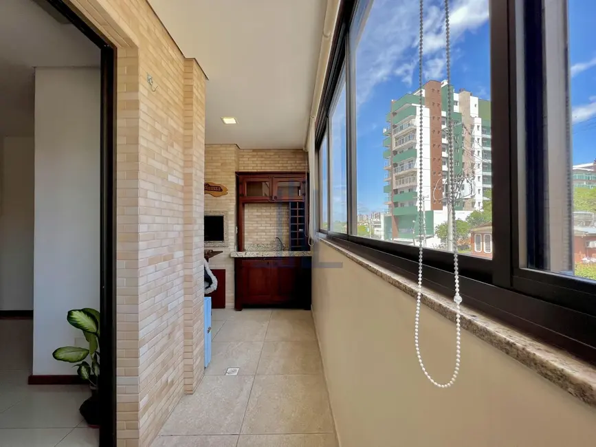 Foto 5 de Apartamento com 3 quartos à venda, 131m2 em Nossa Senhora de Lourdes, Santa Maria - RS