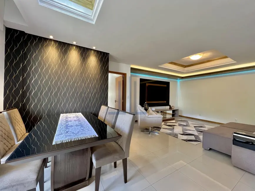 Foto 4 de Apartamento com 3 quartos à venda, 131m2 em Nossa Senhora de Lourdes, Santa Maria - RS