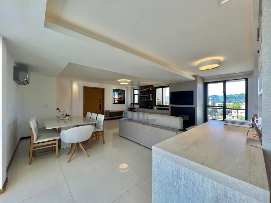 Foto 6 de Cobertura com 3 quartos à venda, 198m2 em Nossa Senhora de Lourdes, Santa Maria - RS