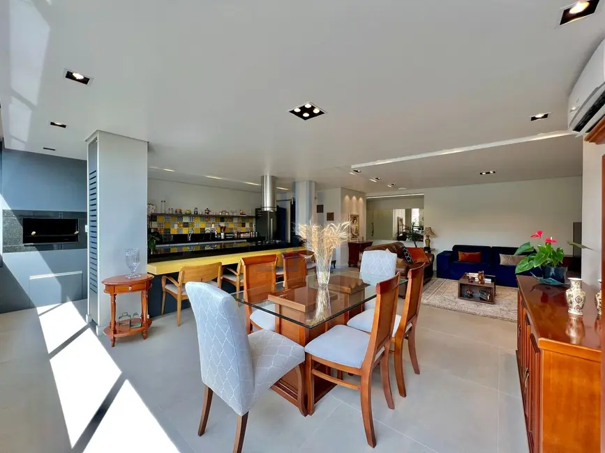 Foto 6 de Apartamento com 3 quartos à venda, 125m2 em Nossa Senhora de Lourdes, Santa Maria - RS