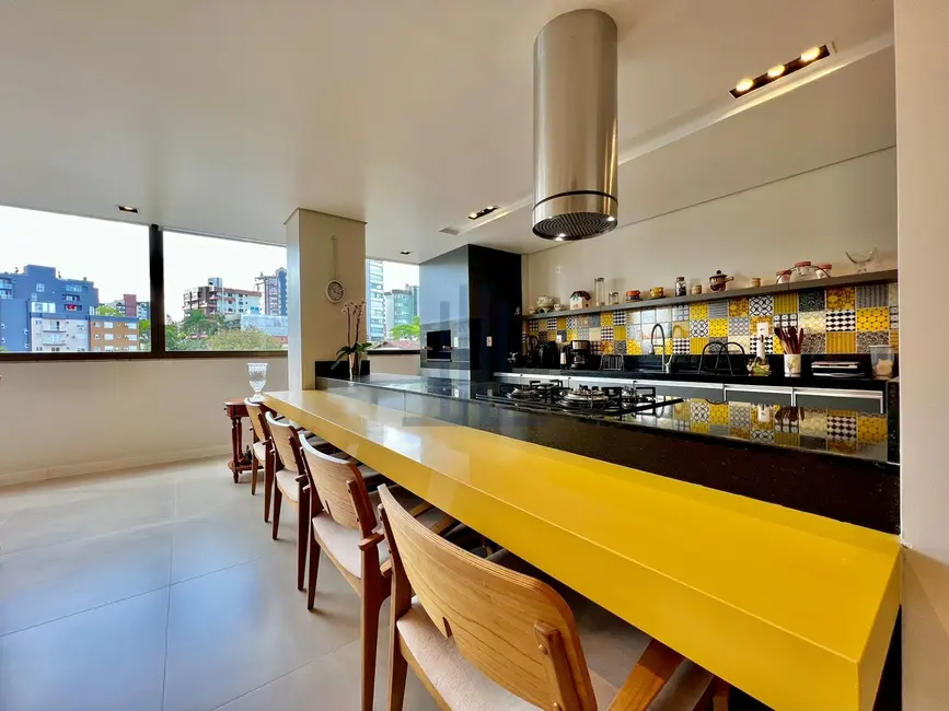 Foto 9 de Apartamento com 3 quartos à venda, 125m2 em Nossa Senhora de Lourdes, Santa Maria - RS