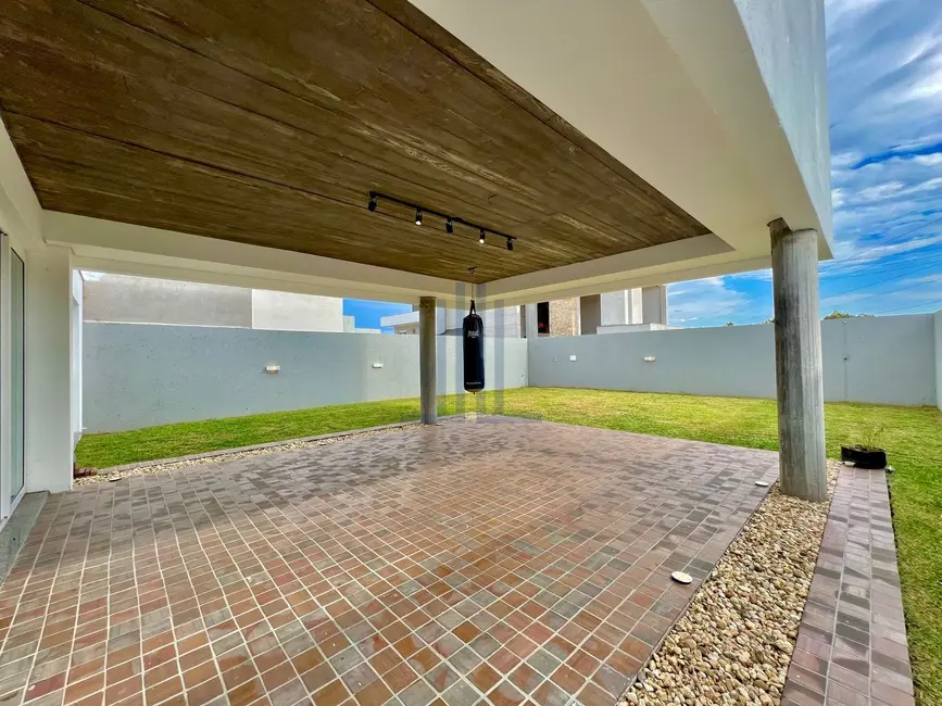 Casa com 3 quartos à venda, 273m2 em São José, Santa Maria - RS - imagem 9 Foto 9 de Casa com 3 quartos à venda, 273m2 em São José, Santa Maria - RS