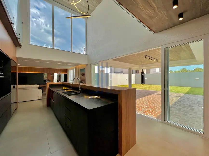 Casa com 3 quartos à venda, 273m2 em São José, Santa Maria - RS - imagem 8 Foto 8 de Casa com 3 quartos à venda, 273m2 em São José, Santa Maria - RS
