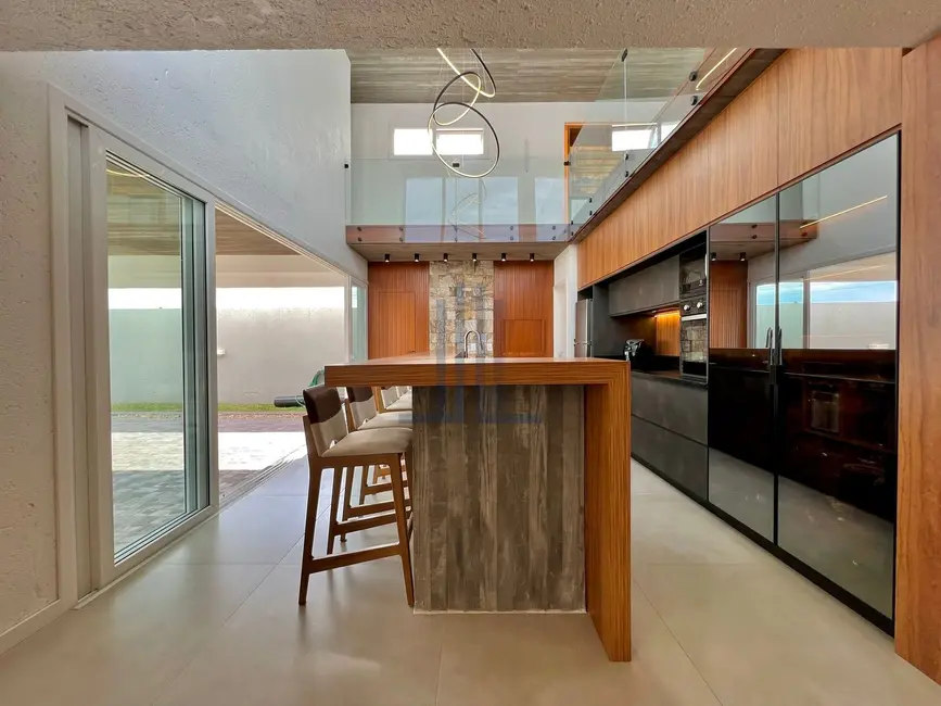 Casa com 3 quartos à venda, 273m2 em São José, Santa Maria - RS - imagem 5 Foto 5 de Casa com 3 quartos à venda, 273m2 em São José, Santa Maria - RS
