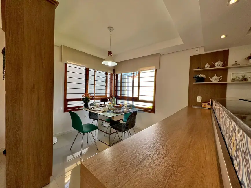 Casa com 3 quartos à venda, 156m2 em Tomazetti, Santa Maria - RS - imagem 7 Foto 7 de Casa com 3 quartos à venda, 156m2 em Tomazetti, Santa Maria - RS