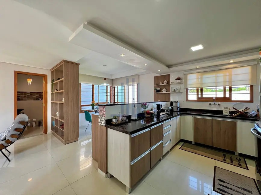 Casa com 3 quartos à venda, 156m2 em Tomazetti, Santa Maria - RS - imagem 4 Foto 4 de Casa com 3 quartos à venda, 156m2 em Tomazetti, Santa Maria - RS