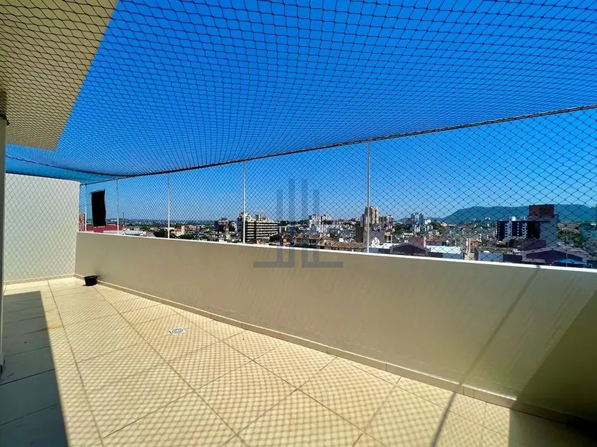 Foto 3 de Cobertura com 2 quartos à venda, 181m2 em Nossa Senhora de Fátima, Santa Maria - RS
