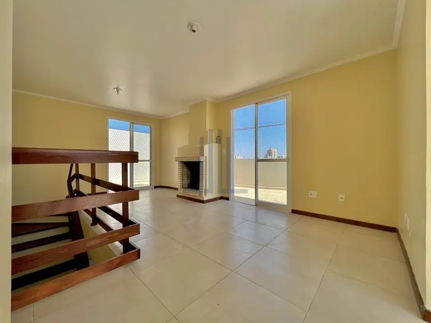 Foto 1 de Cobertura com 2 quartos à venda, 181m2 em Nossa Senhora de Fátima, Santa Maria - RS