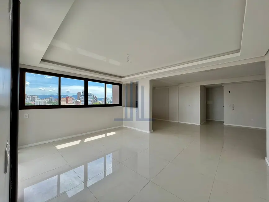 Foto 6 de Cobertura com 4 quartos à venda, 234m2 em Nossa Senhora Medianeira, Santa Maria - RS