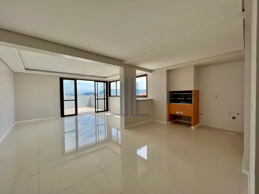 Foto 5 de Cobertura com 4 quartos à venda, 234m2 em Nossa Senhora Medianeira, Santa Maria - RS