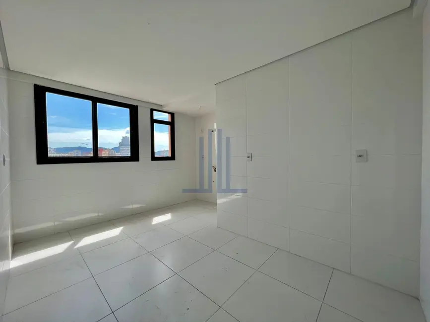 Foto 3 de Cobertura com 4 quartos à venda, 234m2 em Nossa Senhora Medianeira, Santa Maria - RS