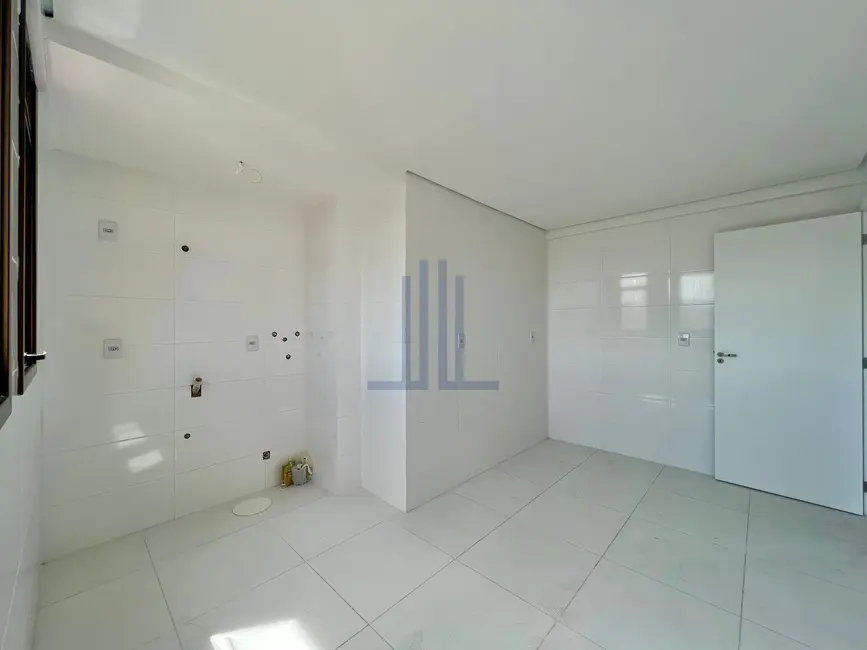 Foto 2 de Cobertura com 4 quartos à venda, 234m2 em Nossa Senhora Medianeira, Santa Maria - RS