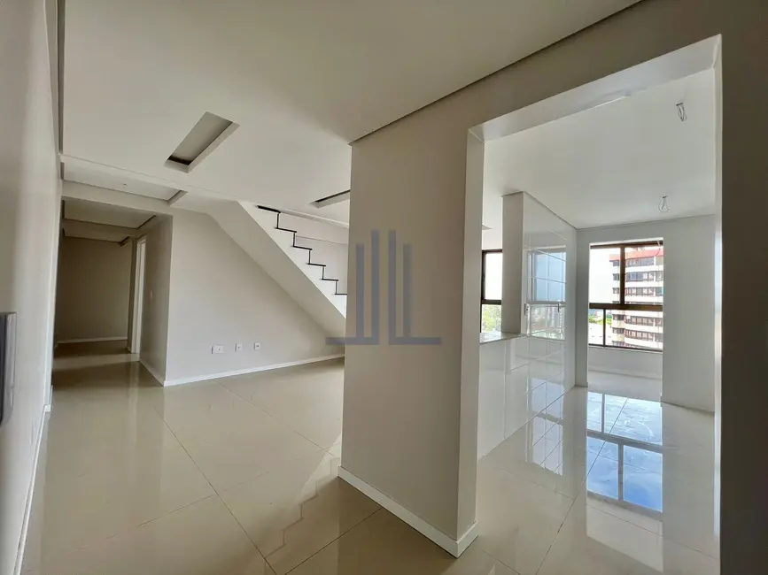 Cobertura com 3 quartos à venda, 278m2 em Nossa Senhora Medianeira, Santa Maria - RS - imagem 3 Foto 3 de Cobertura com 3 quartos à venda, 278m2 em Nossa Senhora Medianeira, Santa Maria - RS