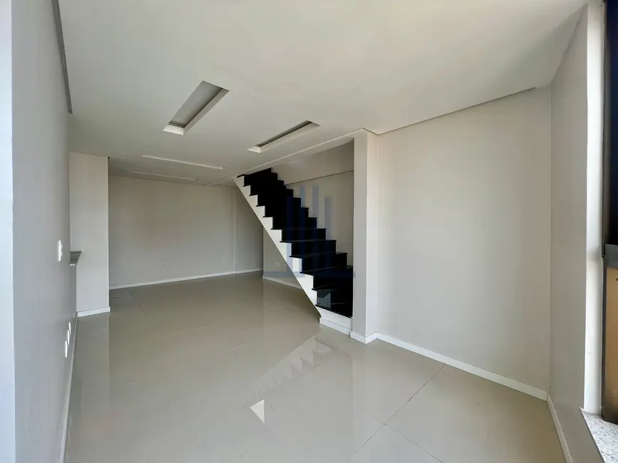 Cobertura com 3 quartos à venda, 278m2 em Nossa Senhora Medianeira, Santa Maria - RS - imagem 6 Foto 6 de Cobertura com 3 quartos à venda, 278m2 em Nossa Senhora Medianeira, Santa Maria - RS