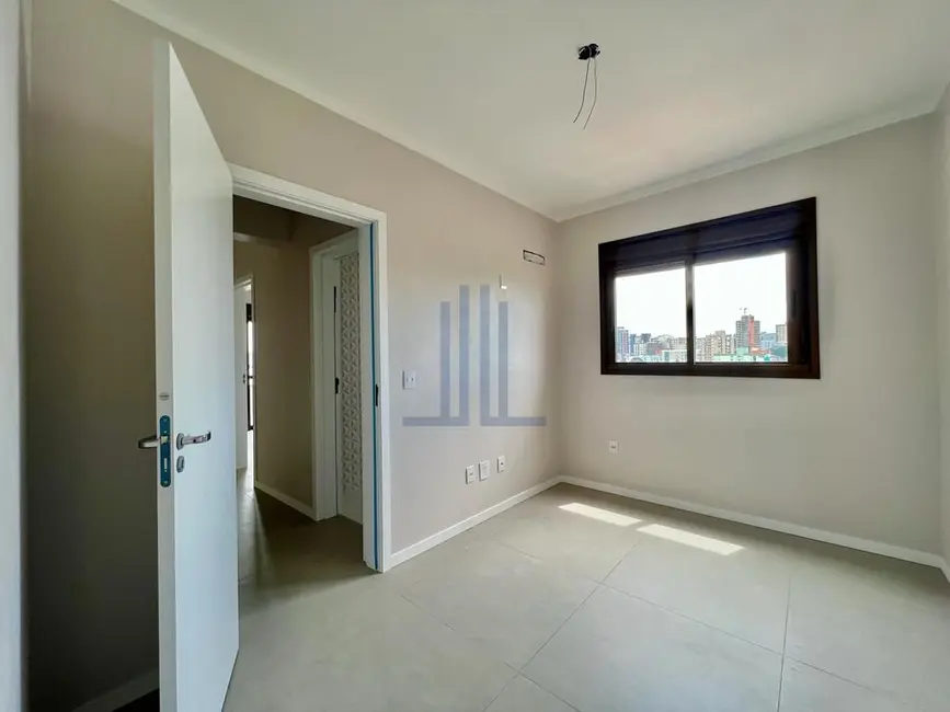 Foto 9 de Apartamento com 3 quartos à venda, 111m2 em Nossa Senhora Medianeira, Santa Maria - RS