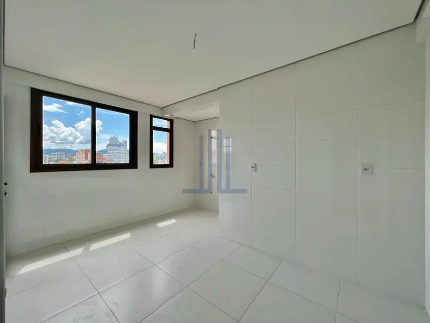 Foto 4 de Apartamento com 3 quartos à venda, 111m2 em Nossa Senhora Medianeira, Santa Maria - RS