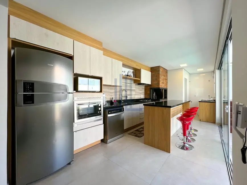 Casa com 3 quartos à venda, 137m2 em Tomazetti, Santa Maria - RS - imagem 3 Foto 3 de Casa com 3 quartos à venda, 137m2 em Tomazetti, Santa Maria - RS