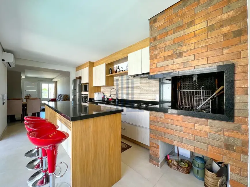 Casa com 3 quartos à venda, 137m2 em Tomazetti, Santa Maria - RS - imagem 4 Foto 4 de Casa com 3 quartos à venda, 137m2 em Tomazetti, Santa Maria - RS