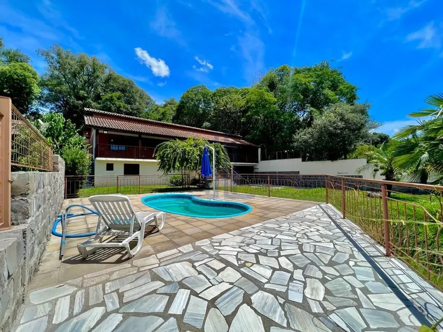 Casa com 3 quartos à venda, 280m2 em Centro, Itaara - RS - imagem 6 Foto 6 de Casa com 3 quartos à venda, 280m2 em Centro, Itaara - RS