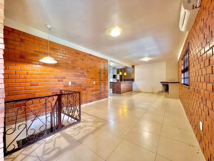 Casa com 3 quartos à venda, 280m2 em Centro, Itaara - RS - imagem 9 Foto 9 de Casa com 3 quartos à venda, 280m2 em Centro, Itaara - RS